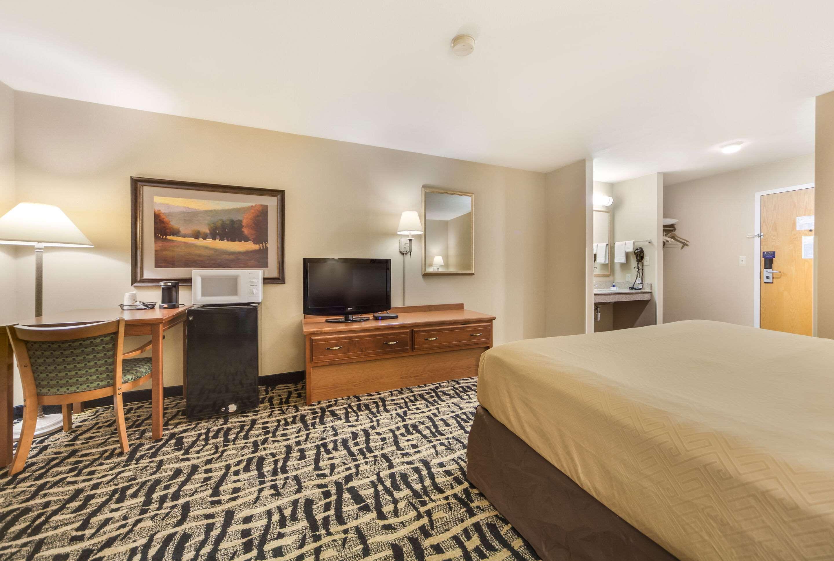 Super 8 By Wyndham Cozad Hotel Екстериор снимка