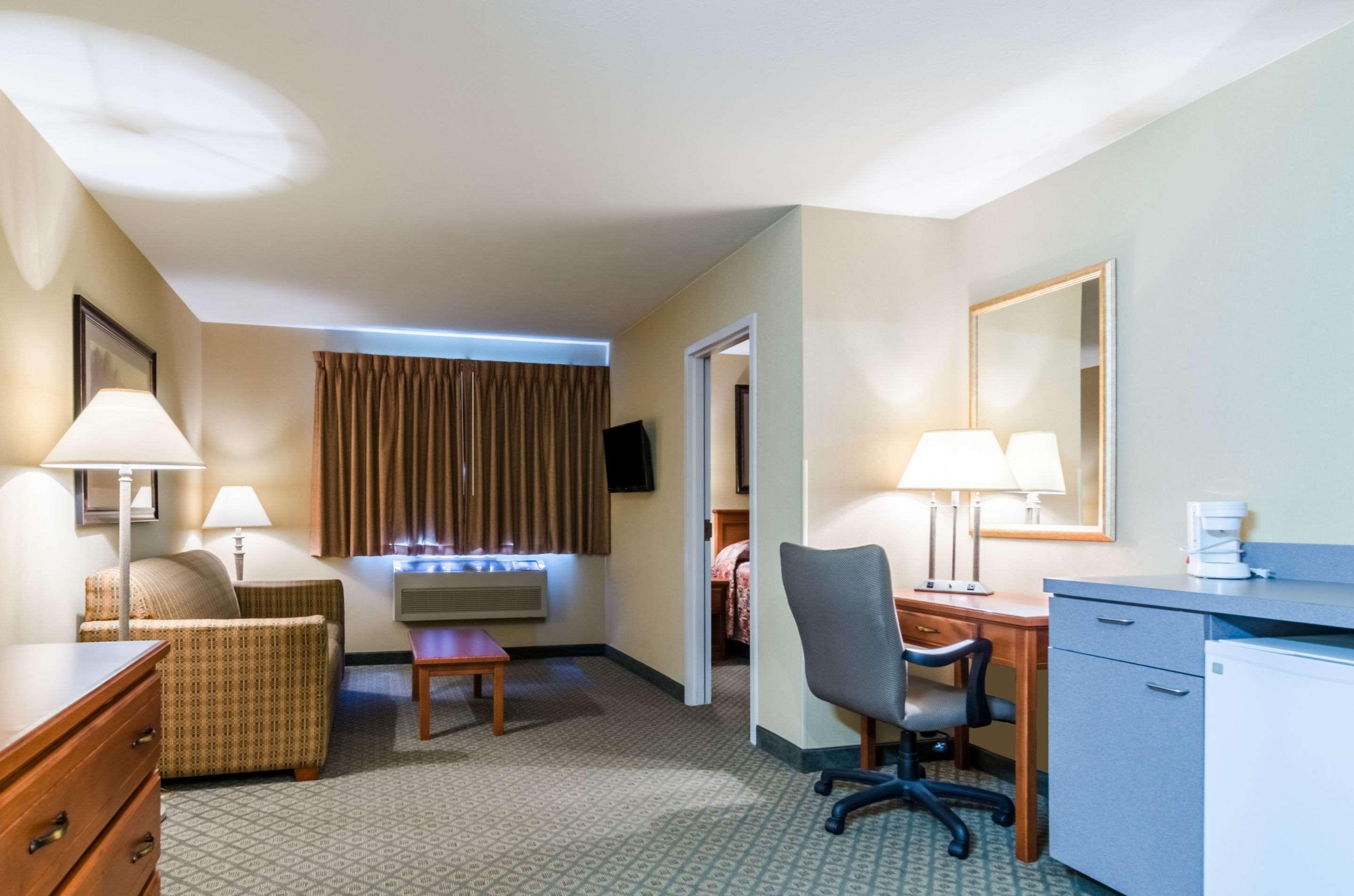 Super 8 By Wyndham Cozad Hotel Екстериор снимка