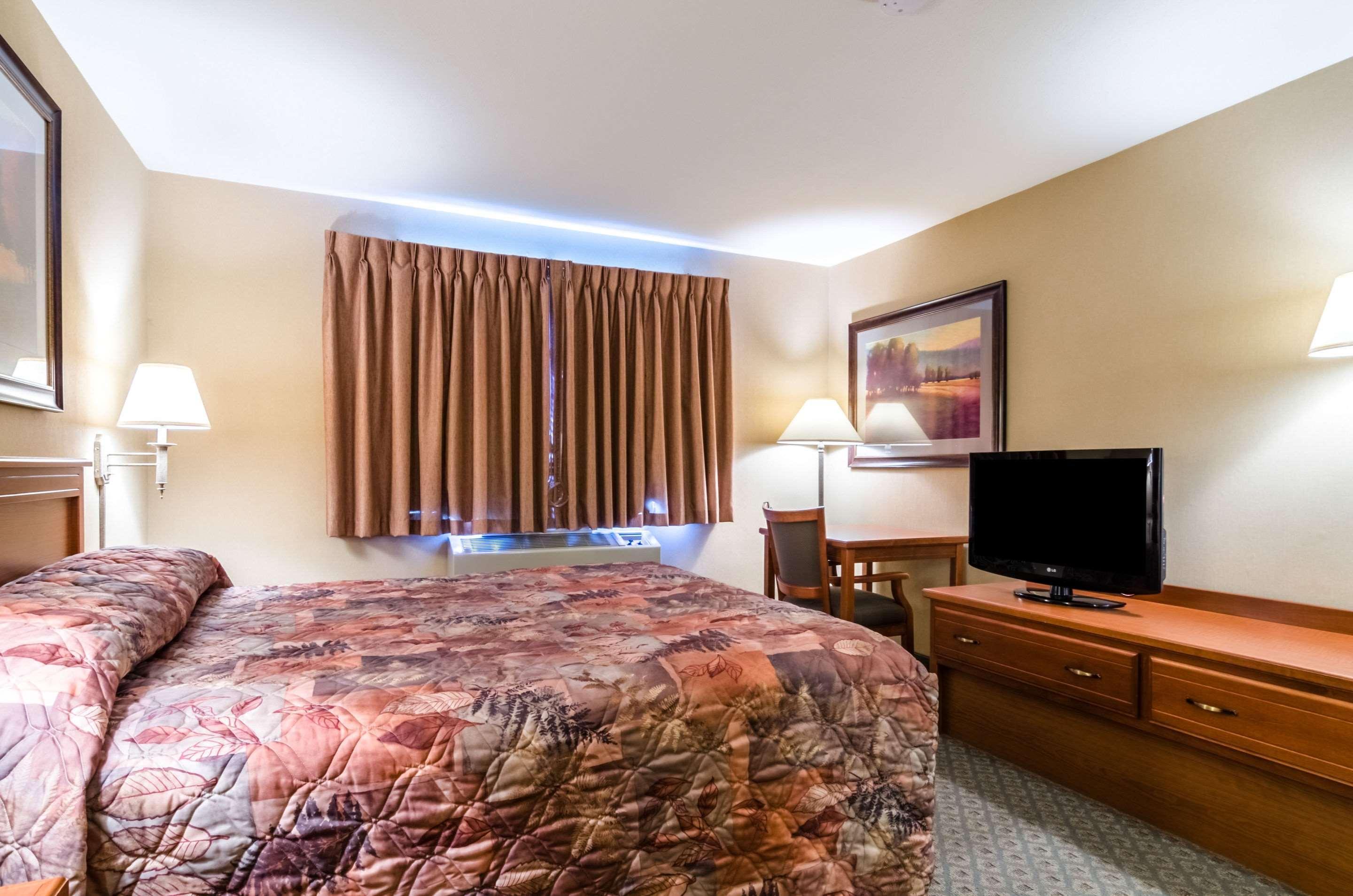 Super 8 By Wyndham Cozad Hotel Екстериор снимка