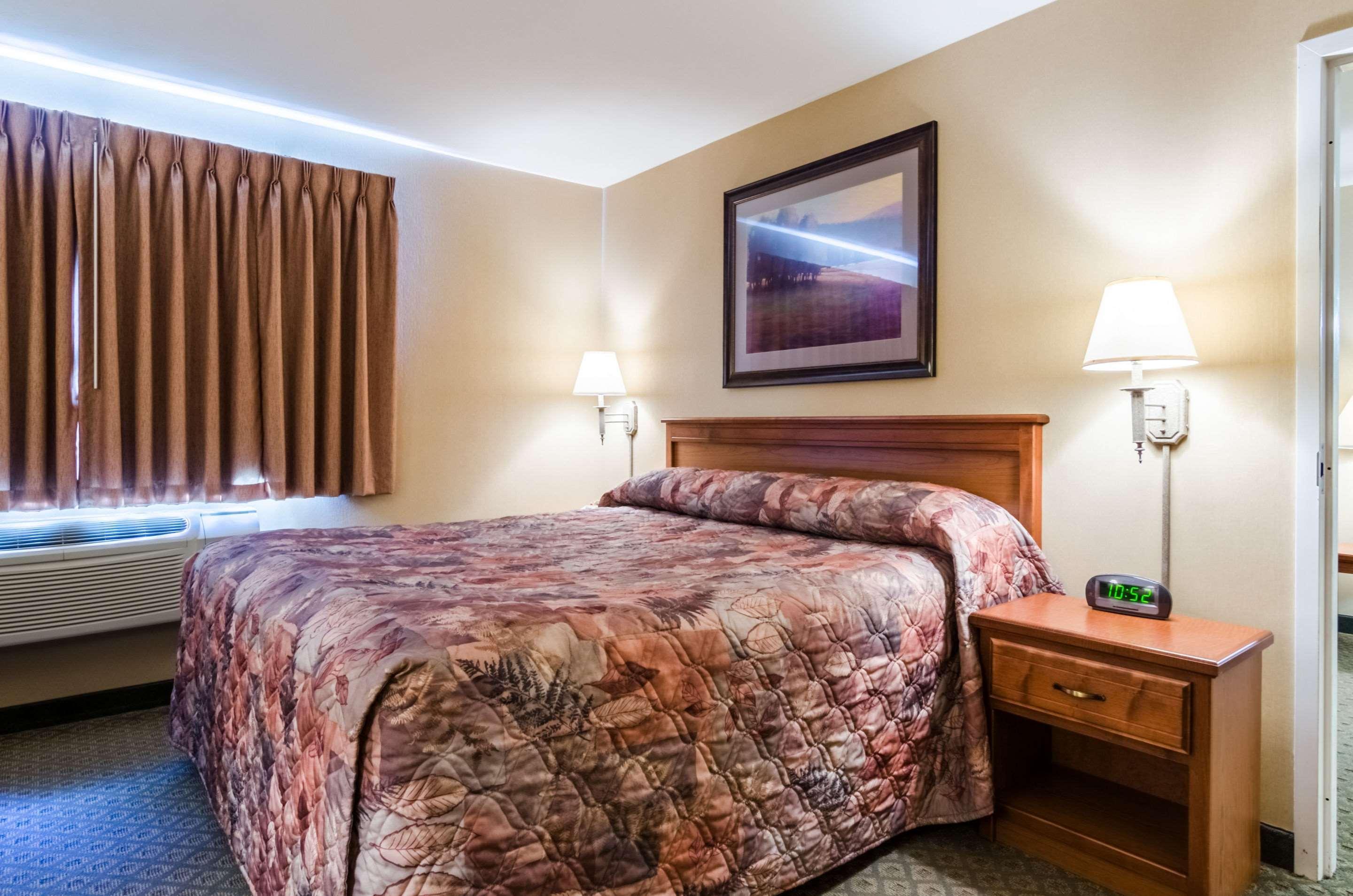 Super 8 By Wyndham Cozad Hotel Екстериор снимка