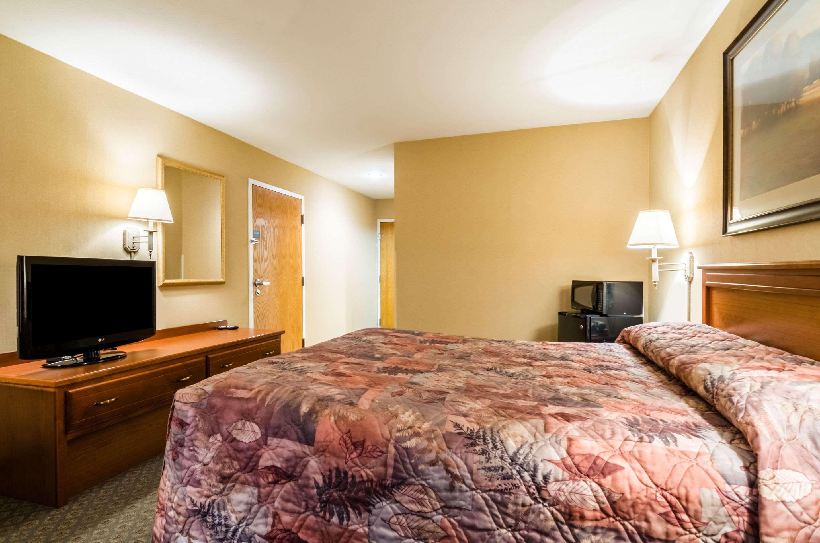 Super 8 By Wyndham Cozad Hotel Екстериор снимка