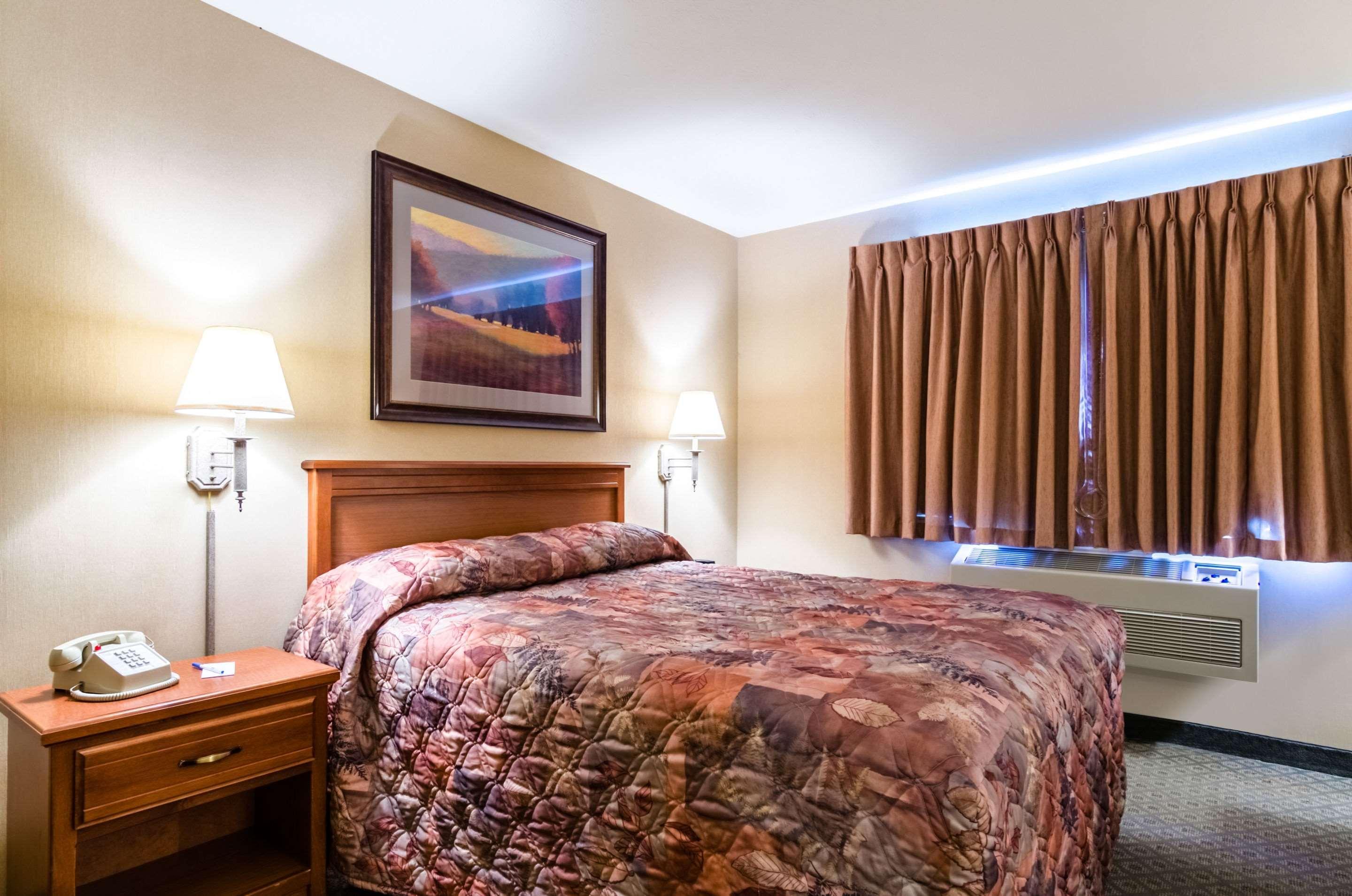 Super 8 By Wyndham Cozad Hotel Екстериор снимка