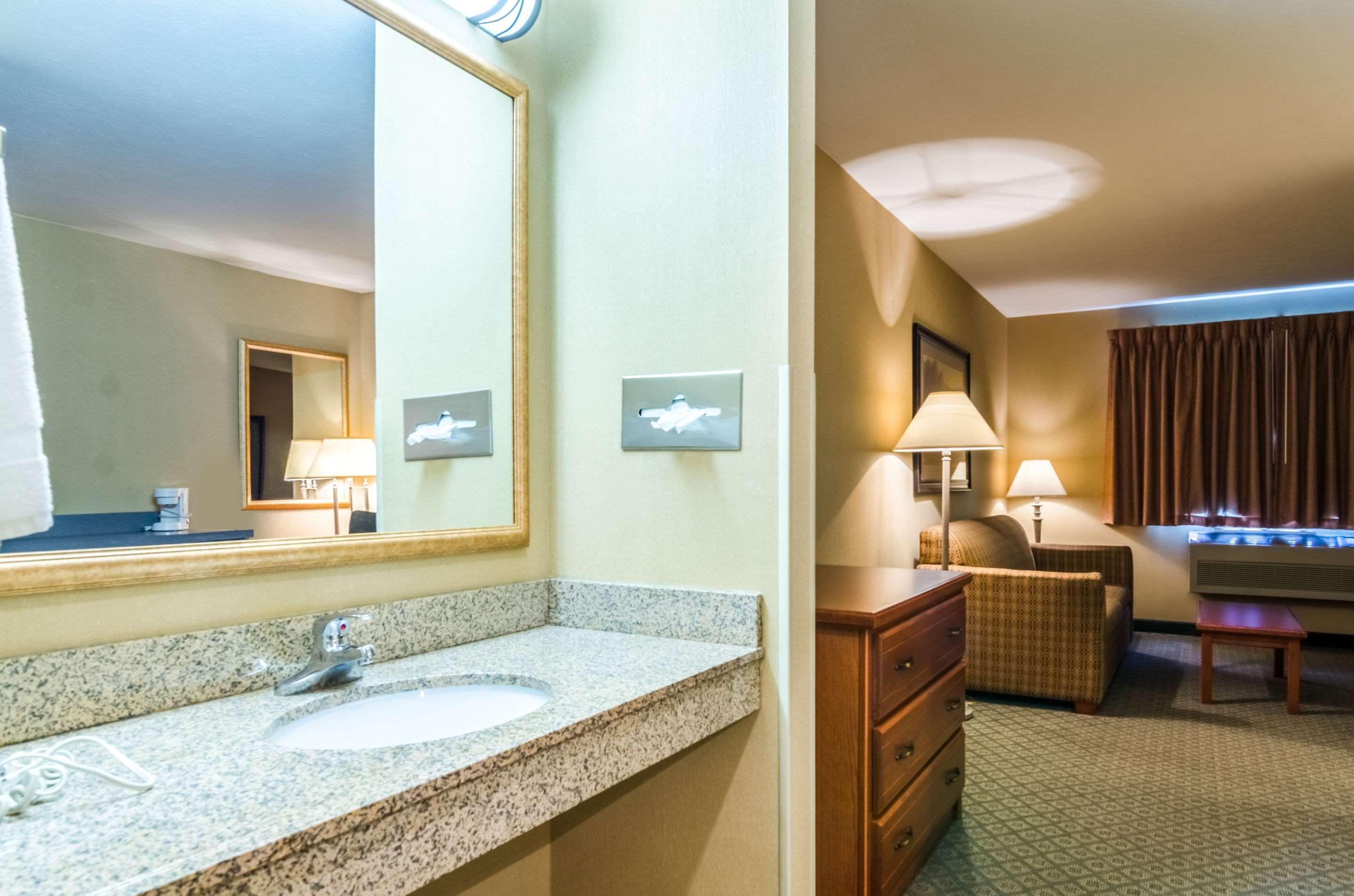 Super 8 By Wyndham Cozad Hotel Екстериор снимка