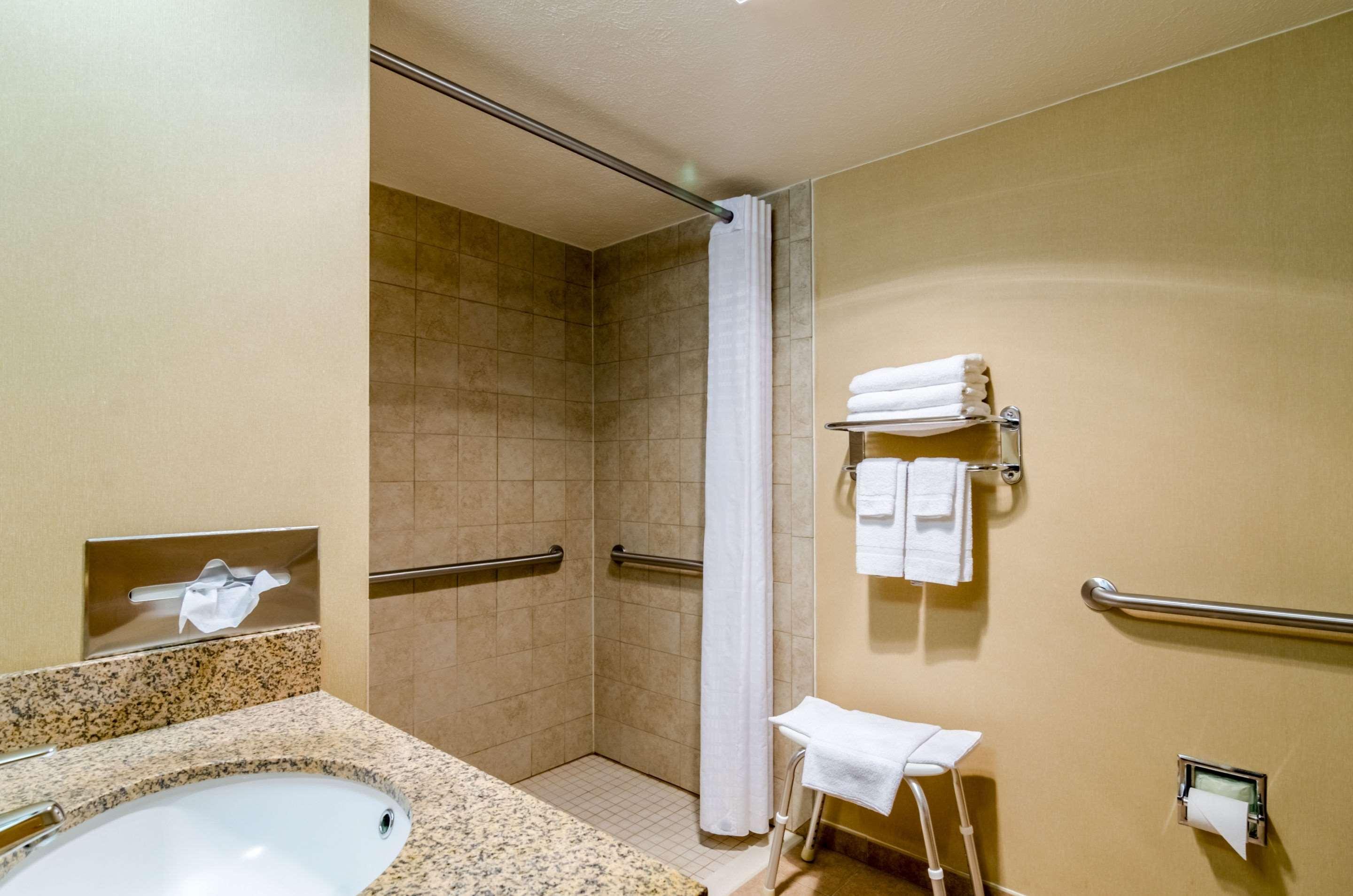Super 8 By Wyndham Cozad Hotel Екстериор снимка