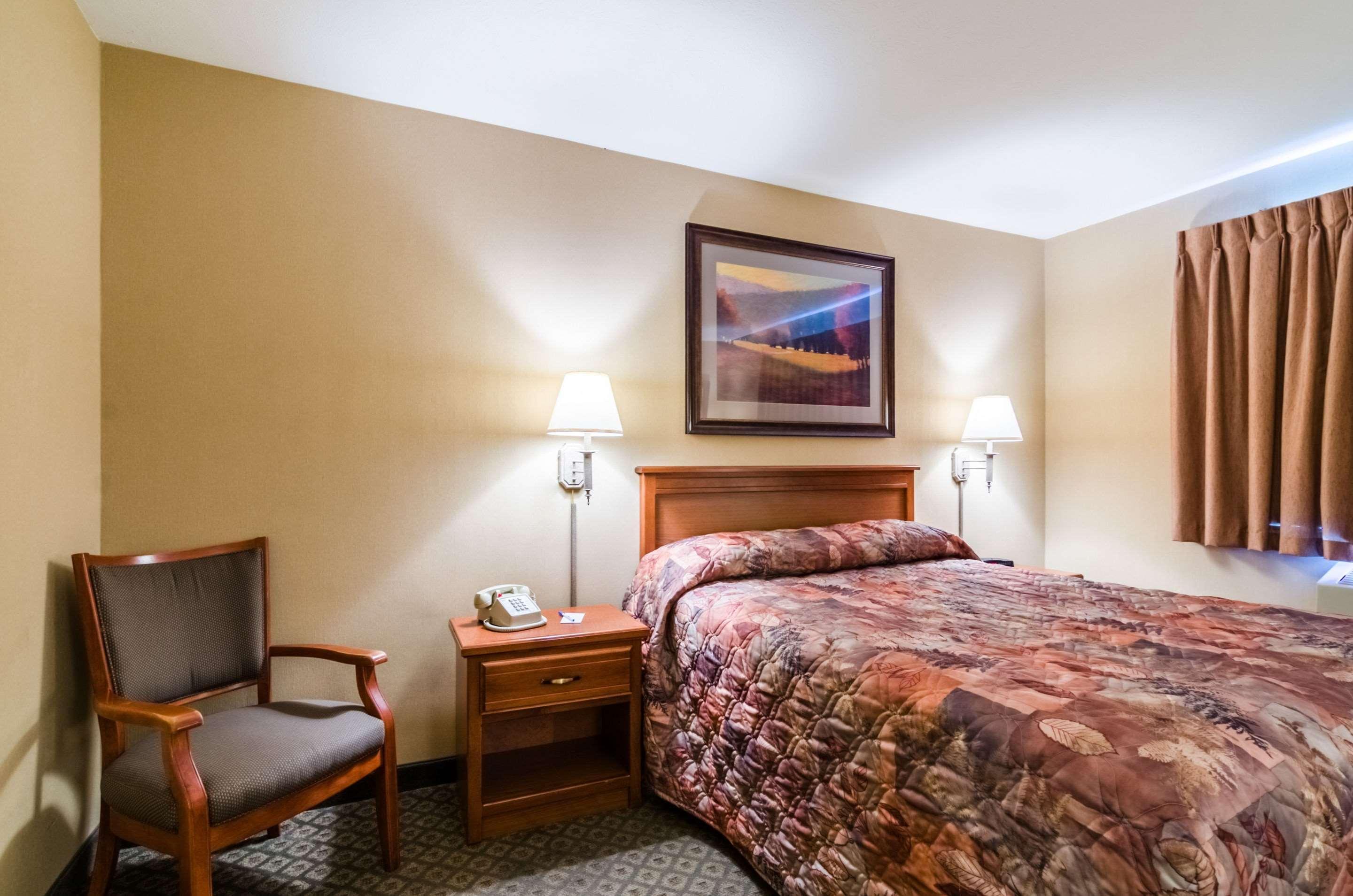 Super 8 By Wyndham Cozad Hotel Екстериор снимка