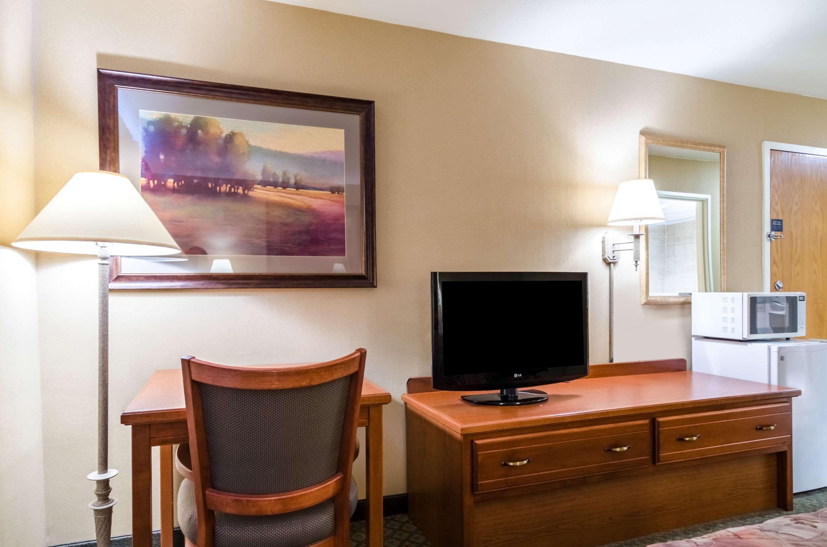 Super 8 By Wyndham Cozad Hotel Екстериор снимка