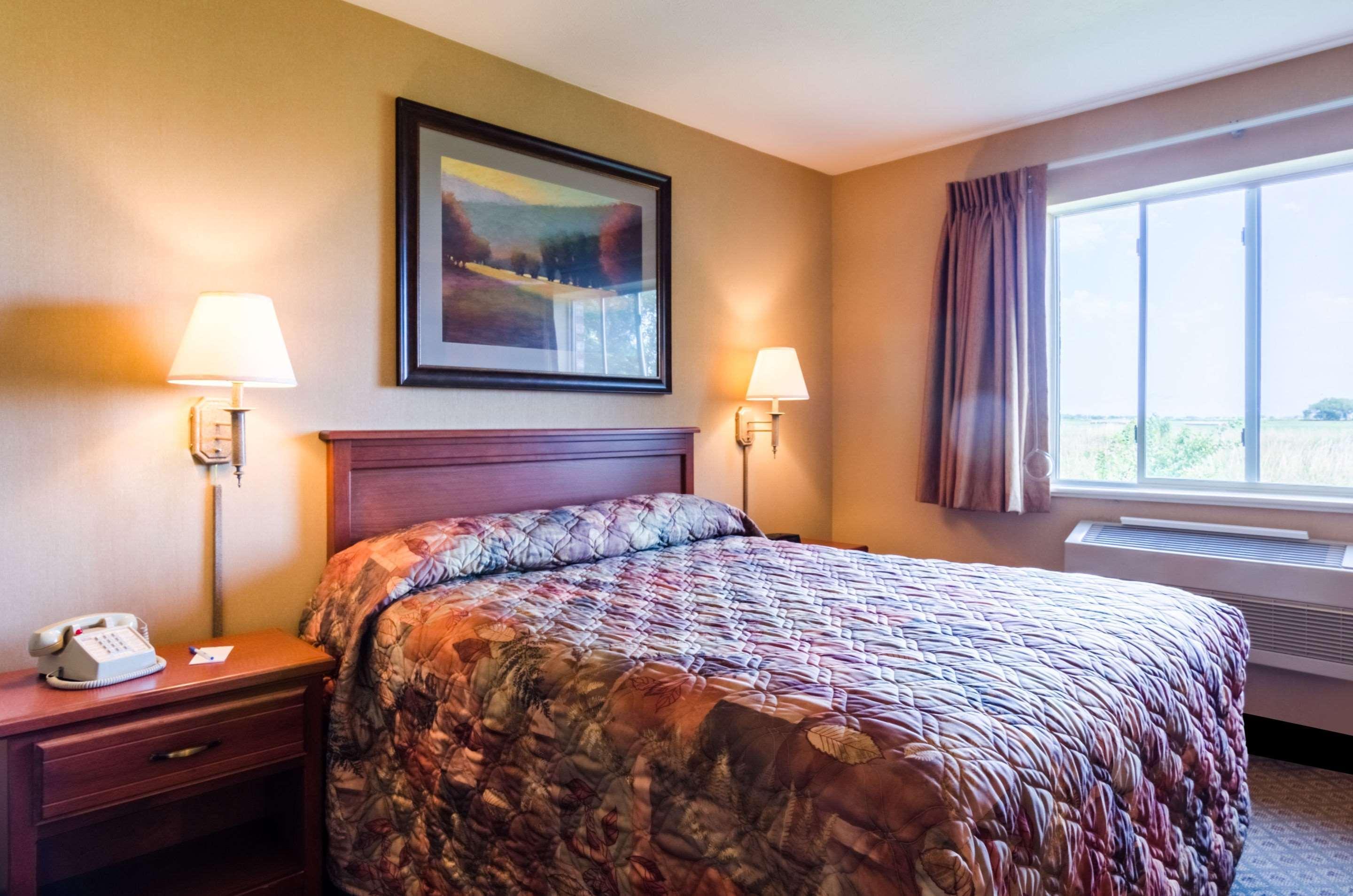 Super 8 By Wyndham Cozad Hotel Екстериор снимка