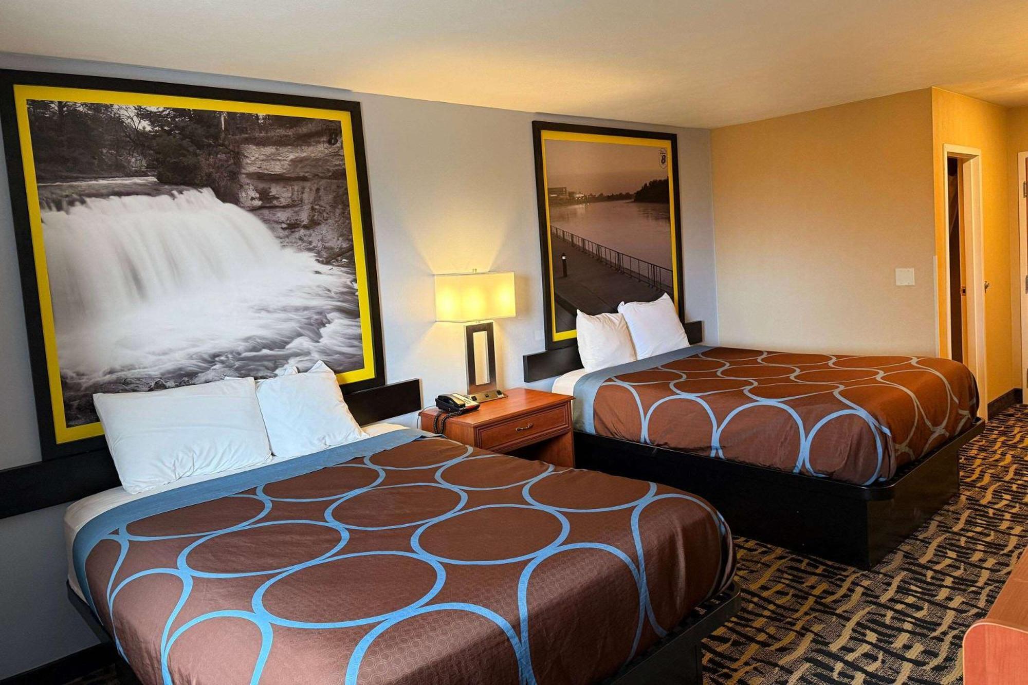 Super 8 By Wyndham Cozad Hotel Екстериор снимка