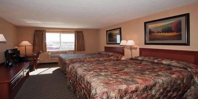 Super 8 By Wyndham Cozad Hotel Екстериор снимка